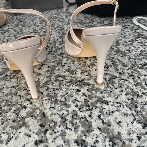 Point toe heels - Picture 3 of 5